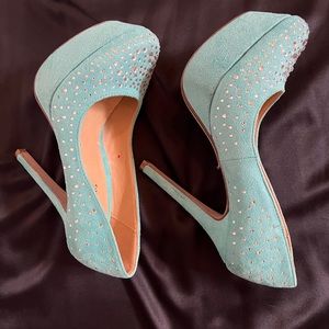 Beautiful high heels - great condition.